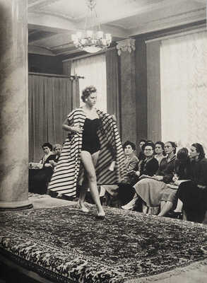 [Эйнхорн Э. В полете в Москву. Прага, 1959]. Einhorn E. Im Flug nach Moskau. Prague: Artia, 1959.